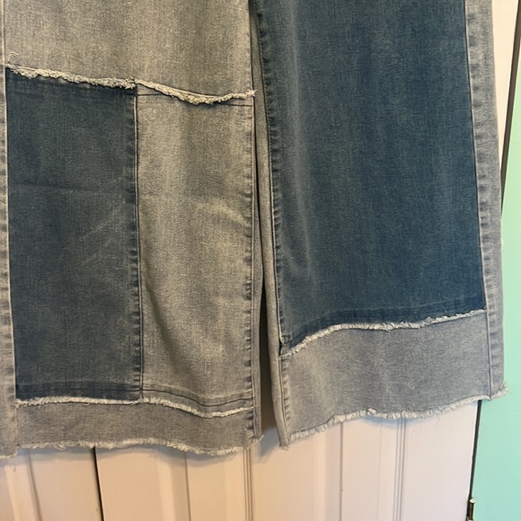 Almost Famous Super High Rise Wide Leg Jeans - Picture 3 of 5